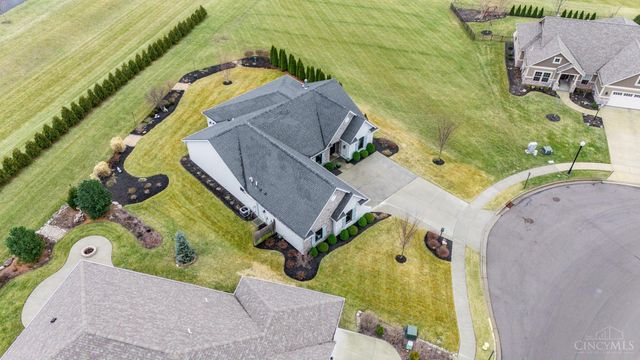 802 Pebble Place, Tipp City, OH 45371