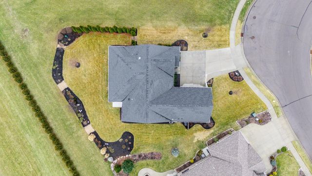 802 Pebble Place, Tipp City, OH 45371