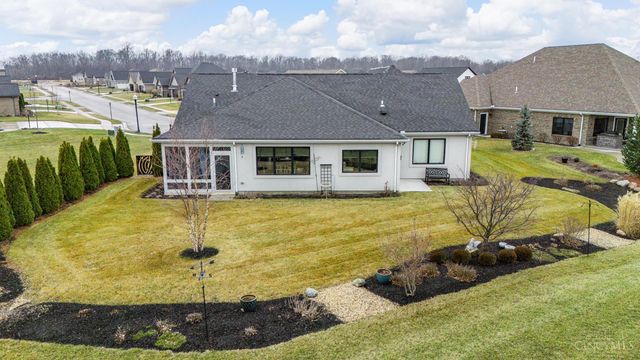 802 Pebble Place, Tipp City, OH 45371