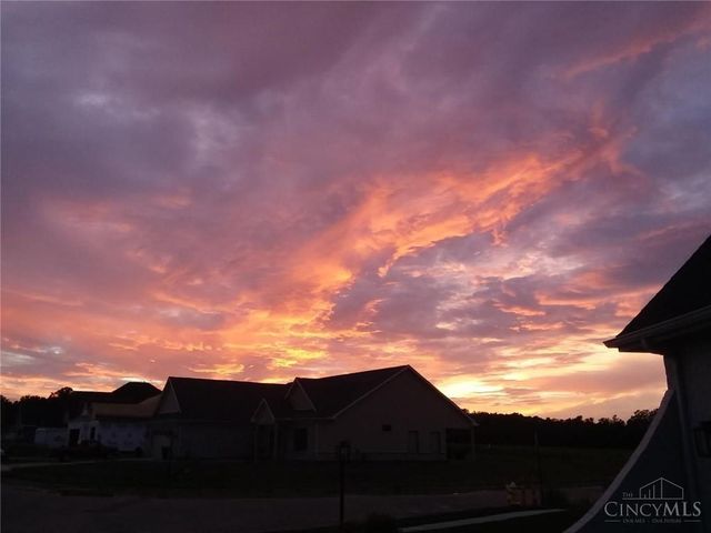 802 Pebble Place, Tipp City, OH 45371