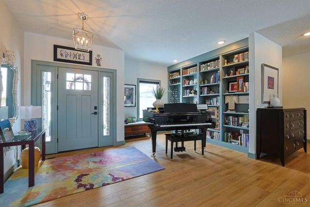 802 Pebble Place, Tipp City, OH 45371