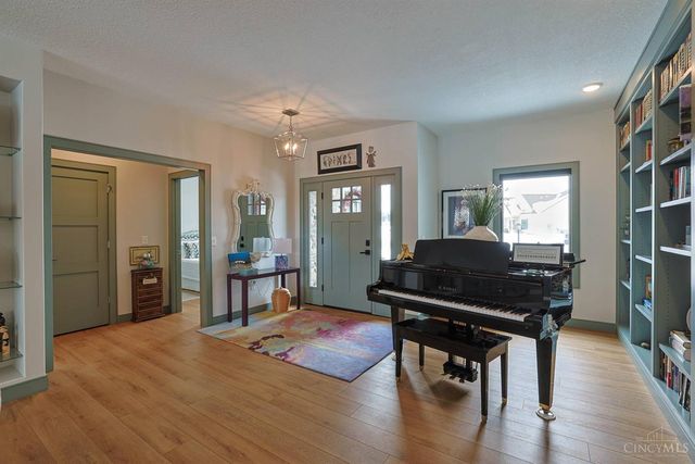 802 Pebble Place, Tipp City, OH 45371