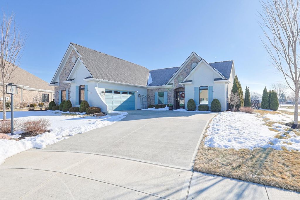 802 Pebble Place, Tipp City, OH 45371