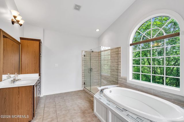 3 Jake Drive, Cream Ridge, NJ 08514