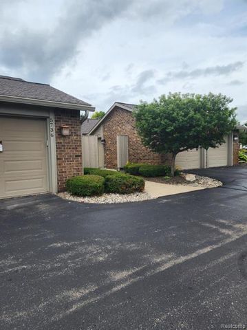 5736 Woodland View, Clarkston, MI 48346