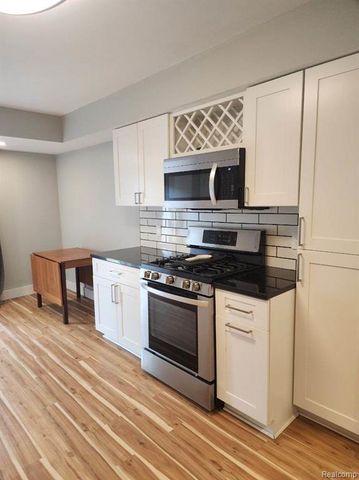 5736 Woodland View, Clarkston, MI 48346