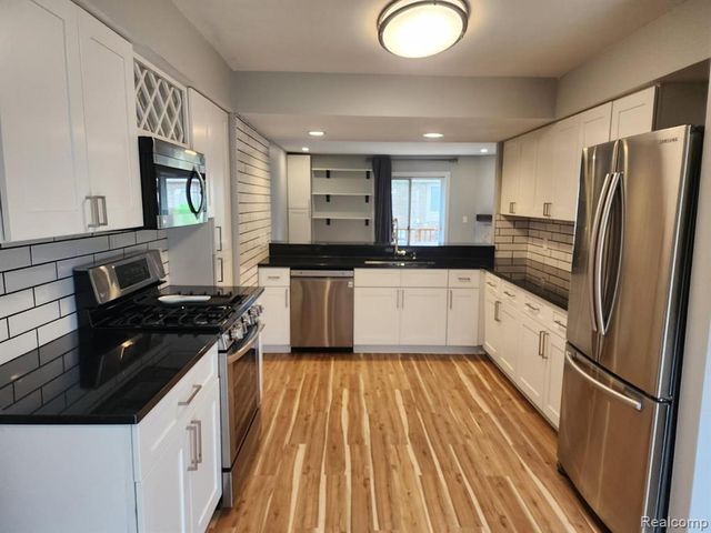 5736 Woodland View, Clarkston, MI 48346