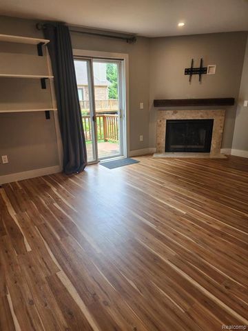 5736 Woodland View, Clarkston, MI 48346