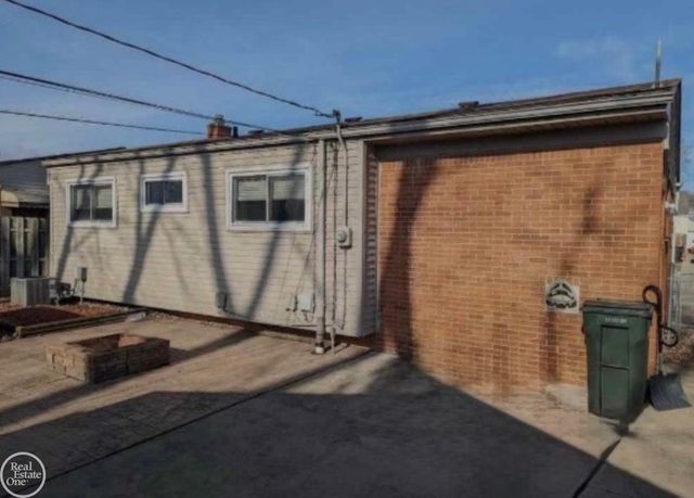 22500 Raymond Street, St Clair Shores, MI 48082