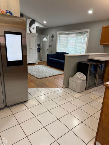 22500 Raymond Street, St Clair Shores, MI 48082