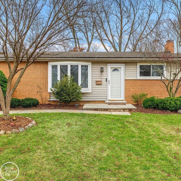 22500 Raymond Street, St Clair Shores, MI 48082