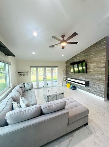 15500 Carriage Ct, Davie, FL 33331