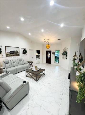 15500 Carriage Ct, Davie, FL 33331