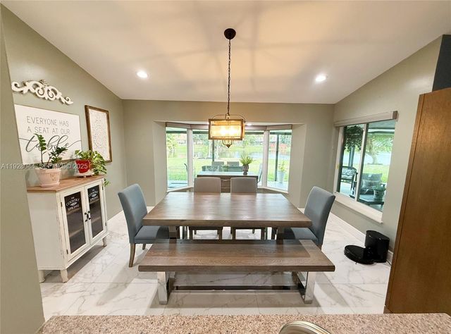 15500 Carriage Ct, Davie, FL 33331