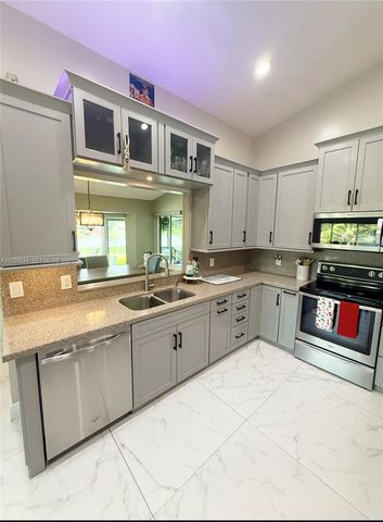 15500 Carriage Ct, Davie, FL 33331