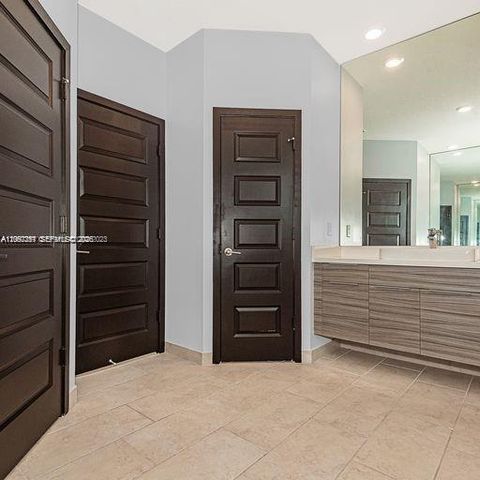 8981 NW 154th Ter 8981, Miami Lakes, FL 33018