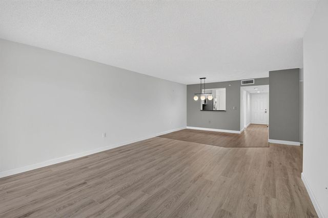 6080 Huntwick Terrace 405, Delray Beach, FL 33484