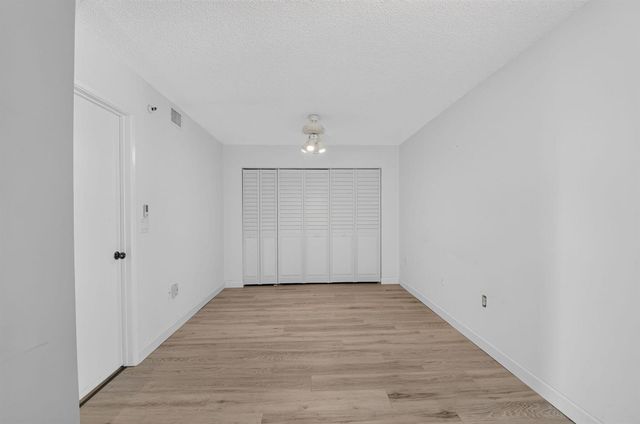 6080 Huntwick Terrace 405, Delray Beach, FL 33484