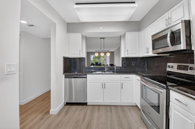 6080 Huntwick Terrace 405, Delray Beach, FL 33484