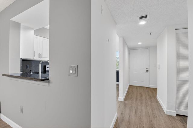 6080 Huntwick Terrace 405, Delray Beach, FL 33484