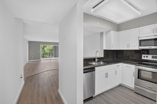 6080 Huntwick Terrace 405, Delray Beach, FL 33484