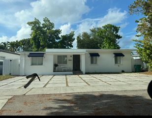 5261 SW 4th St 5261, Miami, FL 33134