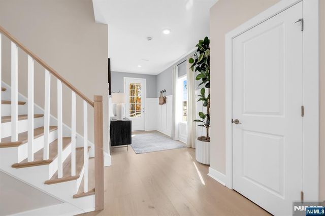 14 Belmont Place, Oakland, NJ 07436