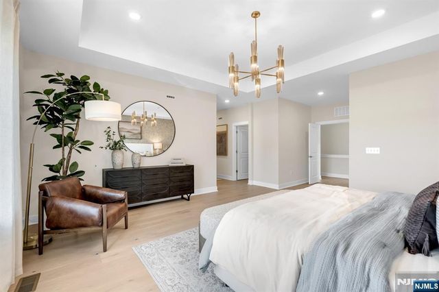 14 Belmont Place, Oakland, NJ 07436