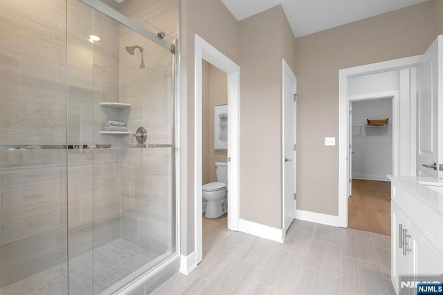 14 Belmont Place, Oakland, NJ 07436