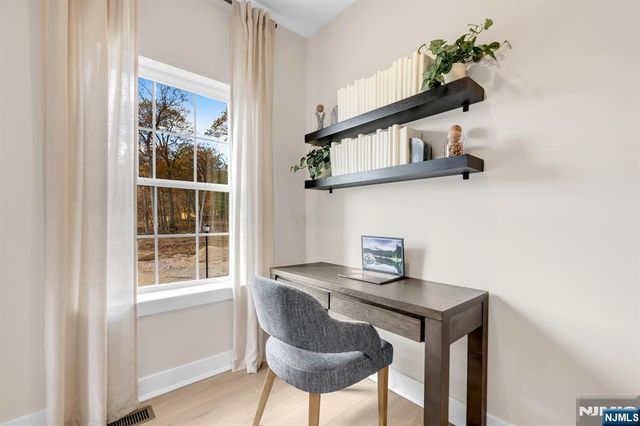 14 Belmont Place, Oakland, NJ 07436