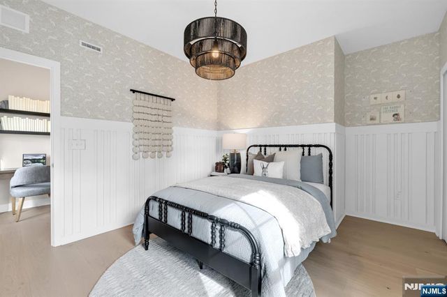 14 Belmont Place, Oakland, NJ 07436