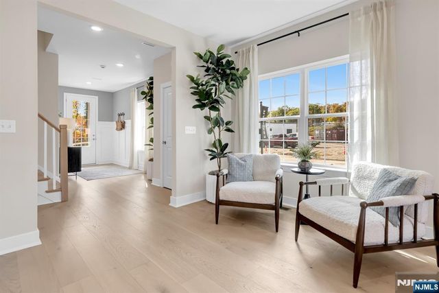 14 Belmont Place, Oakland, NJ 07436