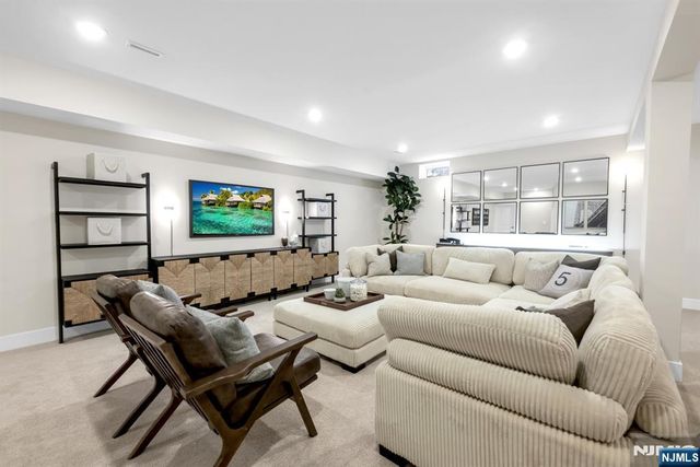 14 Belmont Place, Oakland, NJ 07436