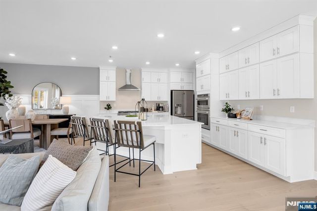 14 Belmont Place, Oakland, NJ 07436