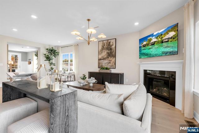 14 Belmont Place, Oakland, NJ 07436