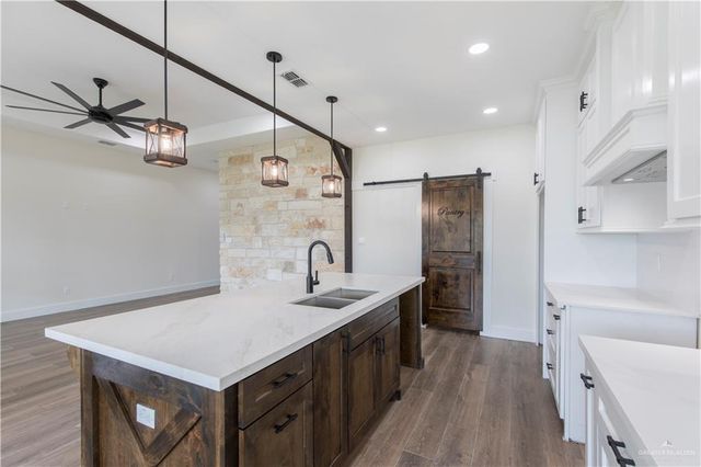 517 Tower Oak Drive, Alamo, TX 78516