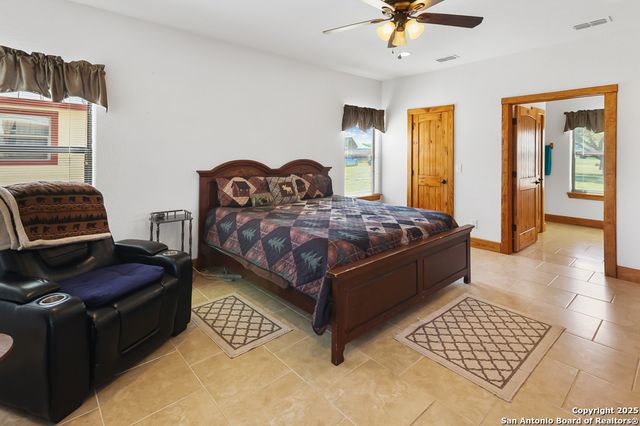 867 River Tree, Leakey, TX 78873