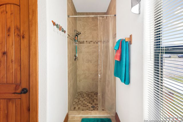 867 River Tree, Leakey, TX 78873