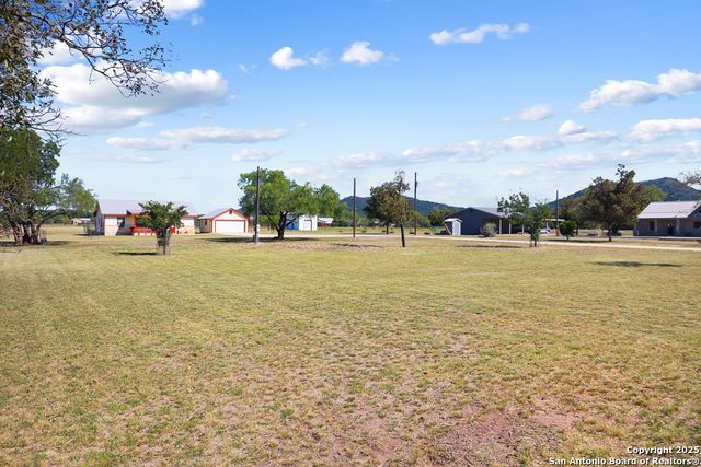 867 River Tree, Leakey, TX 78873