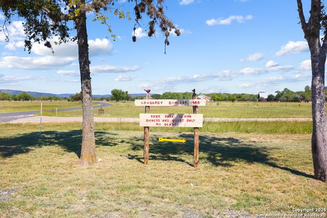 867 River Tree, Leakey, TX 78873