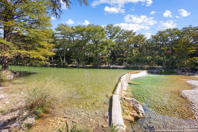 867 River Tree, Leakey, TX 78873