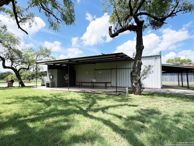 867 River Tree, Leakey, TX 78873