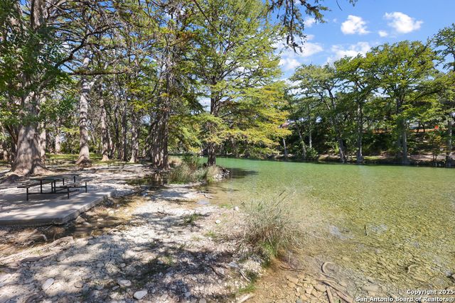 867 River Tree, Leakey, TX 78873
