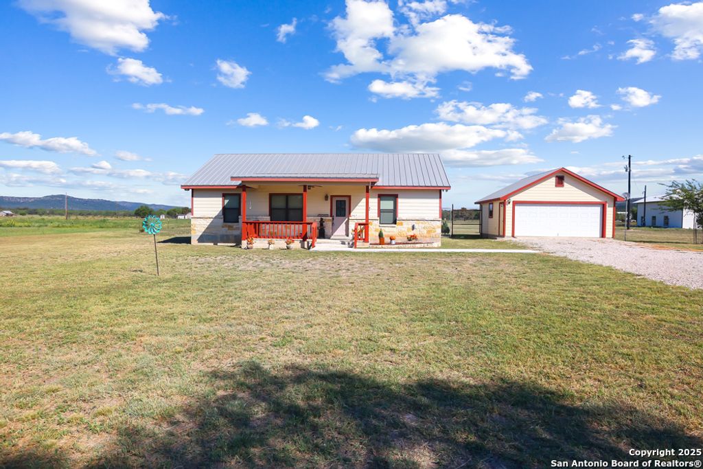 867 River Tree, Leakey, TX 78873