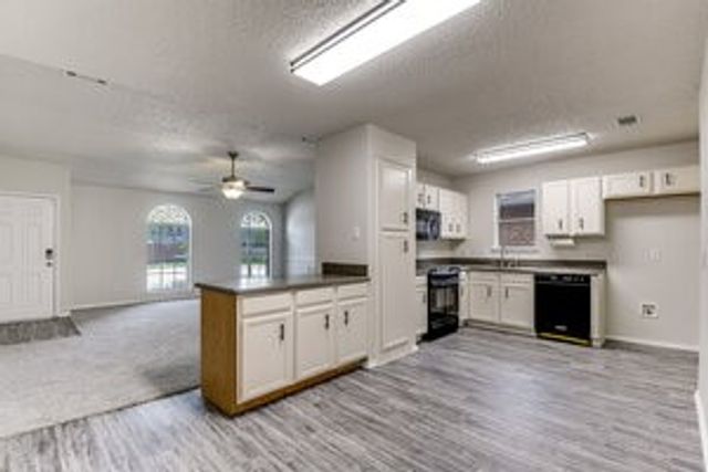 625 Hollyberry Drive, Mansfield, TX 76063