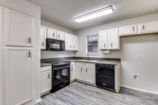 625 Hollyberry Drive, Mansfield, TX 76063
