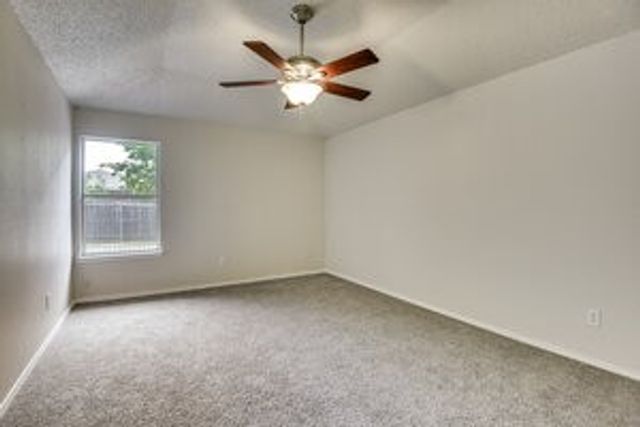625 Hollyberry Drive, Mansfield, TX 76063
