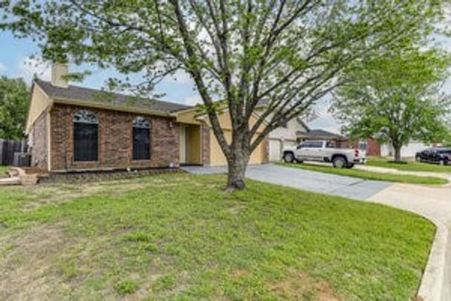 625 Hollyberry Drive, Mansfield, TX 76063