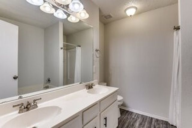 625 Hollyberry Drive, Mansfield, TX 76063