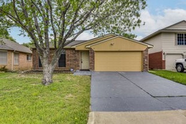 625 Hollyberry Drive, Mansfield, TX 76063